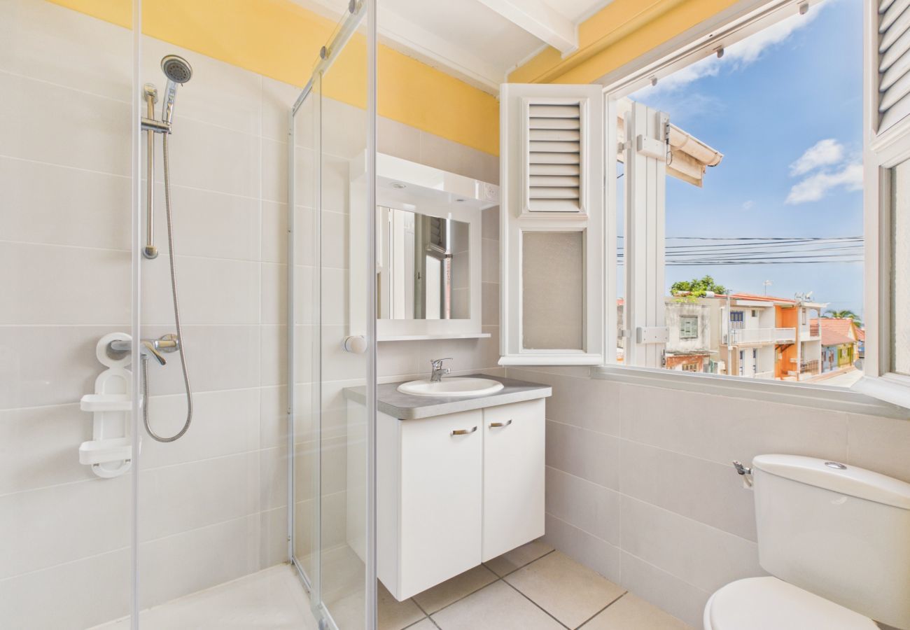 Ferienwohnung in Les Anses-d´Arlet - 100 m vom Meer – Apartment Terrasse – 5 Personen