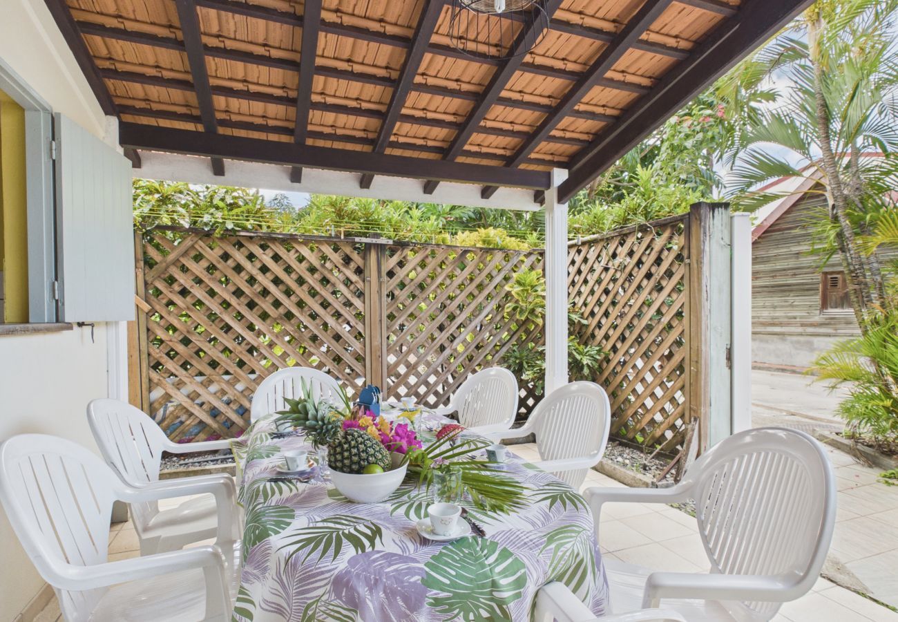 Ferienhaus in Les Anses-d´Arlet - 100 m vom Strand – Familienhaus für 7