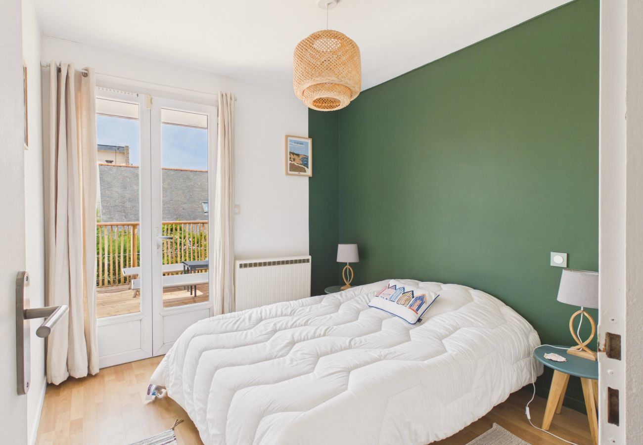 Ferienhaus in Erquy - Strand nebenan, Haus für 10 mit Garten