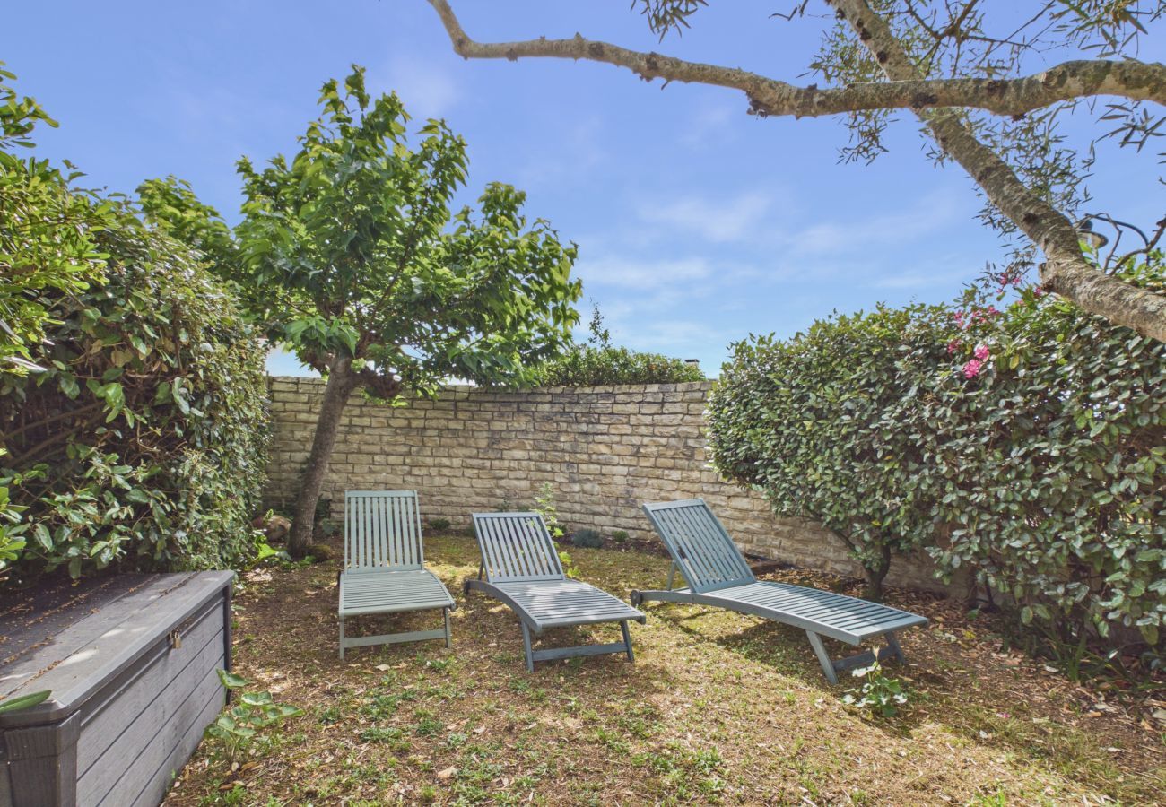 Ferienhaus in Ars-en-Ré - Unterkunft für 4, Pool, Garten & Grillplatz