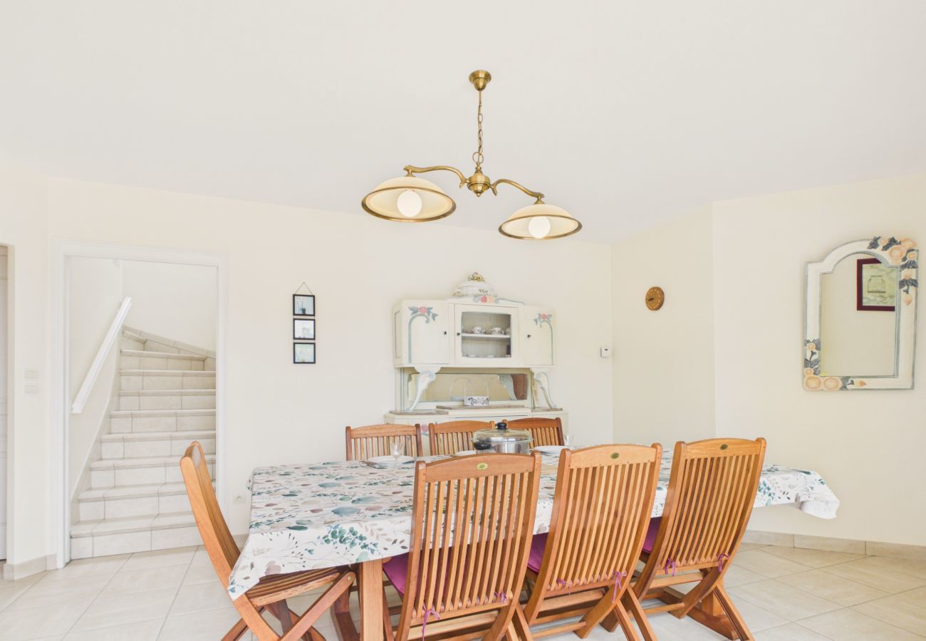 Ferienhaus in Plouguerneau - Strand nebenan, geräumiges Haus mit Garten