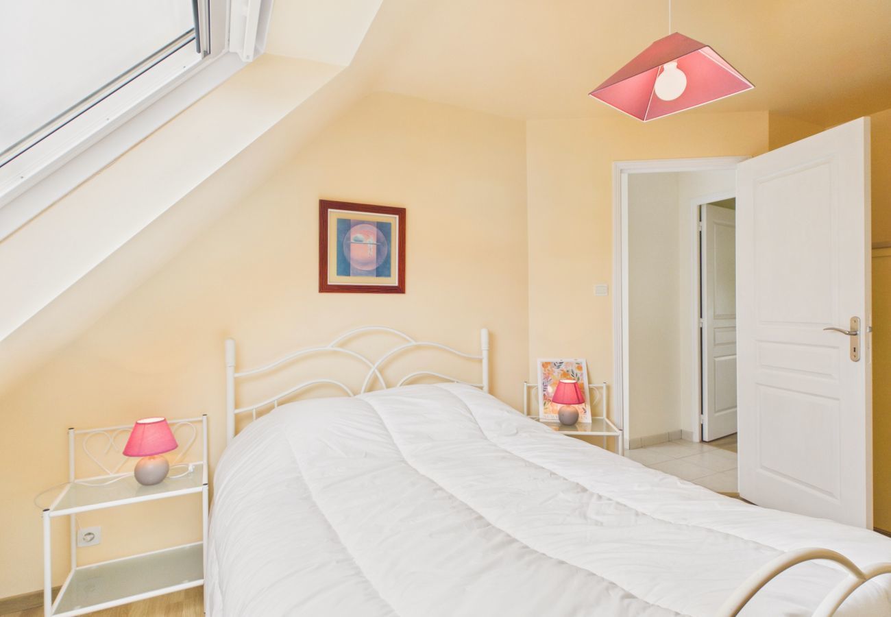 Ferienhaus in Plouguerneau - Strand nebenan, geräumiges Haus mit Garten