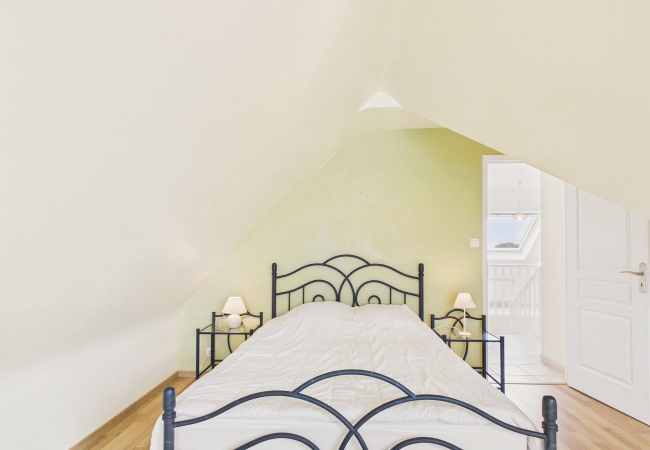 Ferienhaus in Plouguerneau - Strand nebenan, geräumiges Haus mit Garten