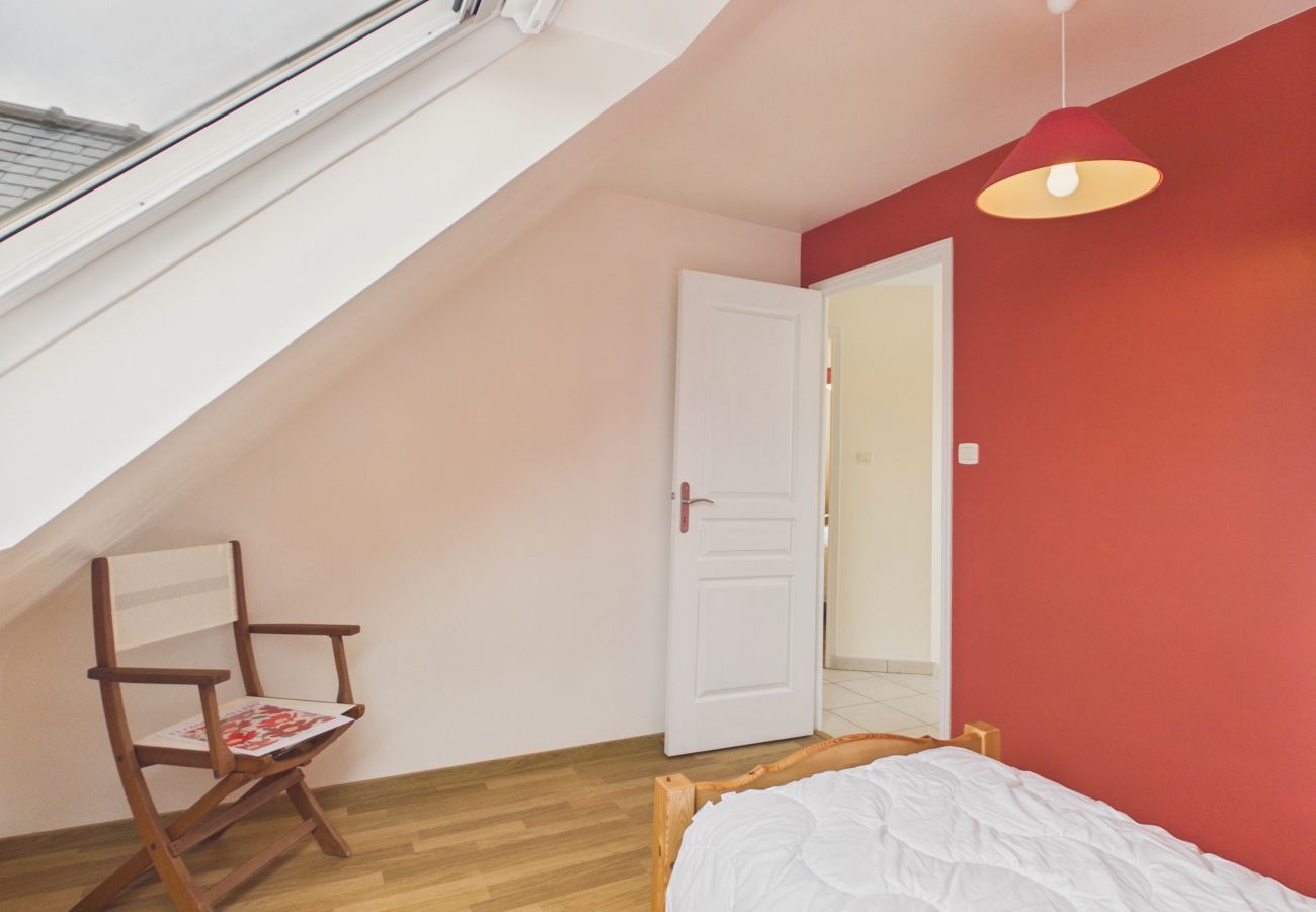 Ferienhaus in Plouguerneau - Strand nebenan, geräumiges Haus mit Garten