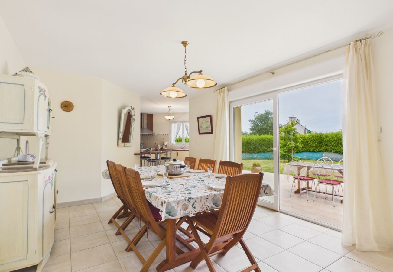Ferienhaus in Plouguerneau - Strand nebenan, geräumiges Haus mit Garten