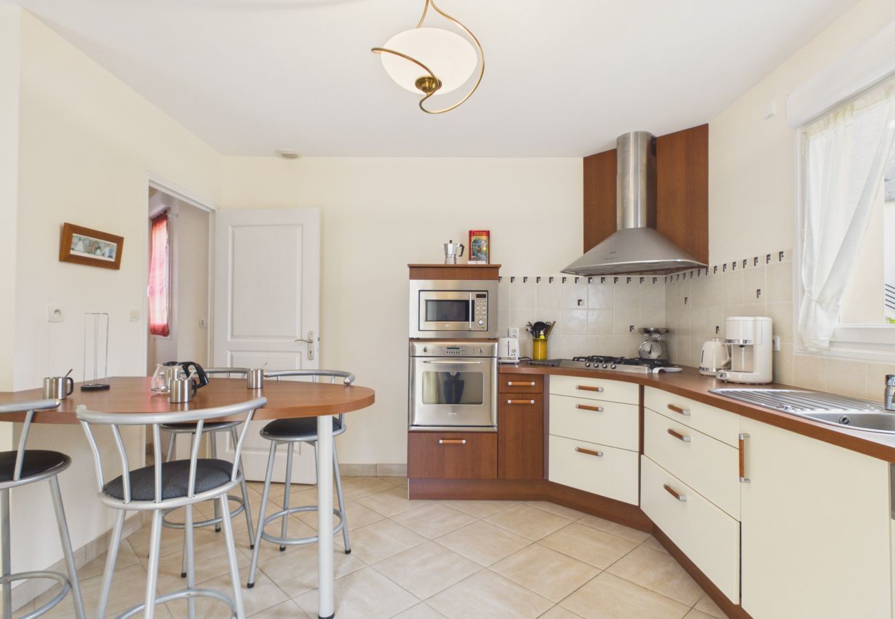 Ferienhaus in Plouguerneau - Strand nebenan, geräumiges Haus mit Garten