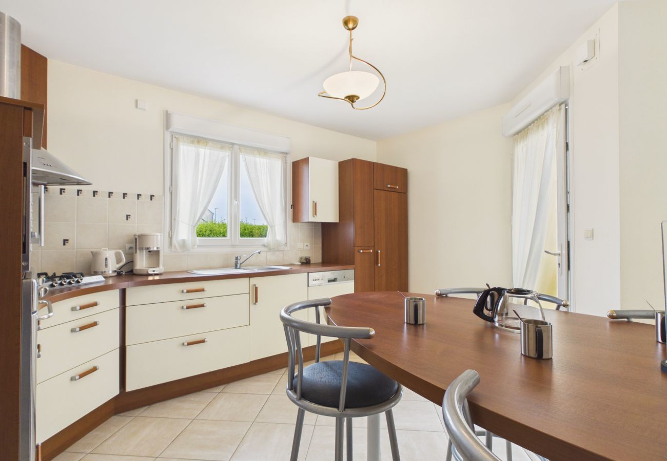 Ferienhaus in Plouguerneau - Strand nebenan, geräumiges Haus mit Garten