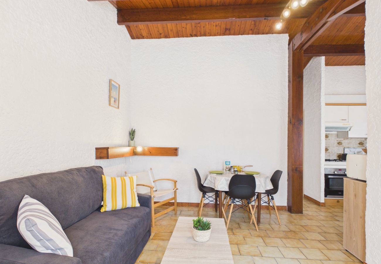 Ferienhaus in Rivedoux-Plage - Urlaub für 2, 50m Strand, Garten & BBQ