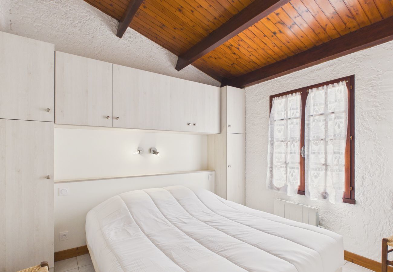 Ferienhaus in Rivedoux-Plage - Urlaub für 2, 50m Strand, Garten & BBQ