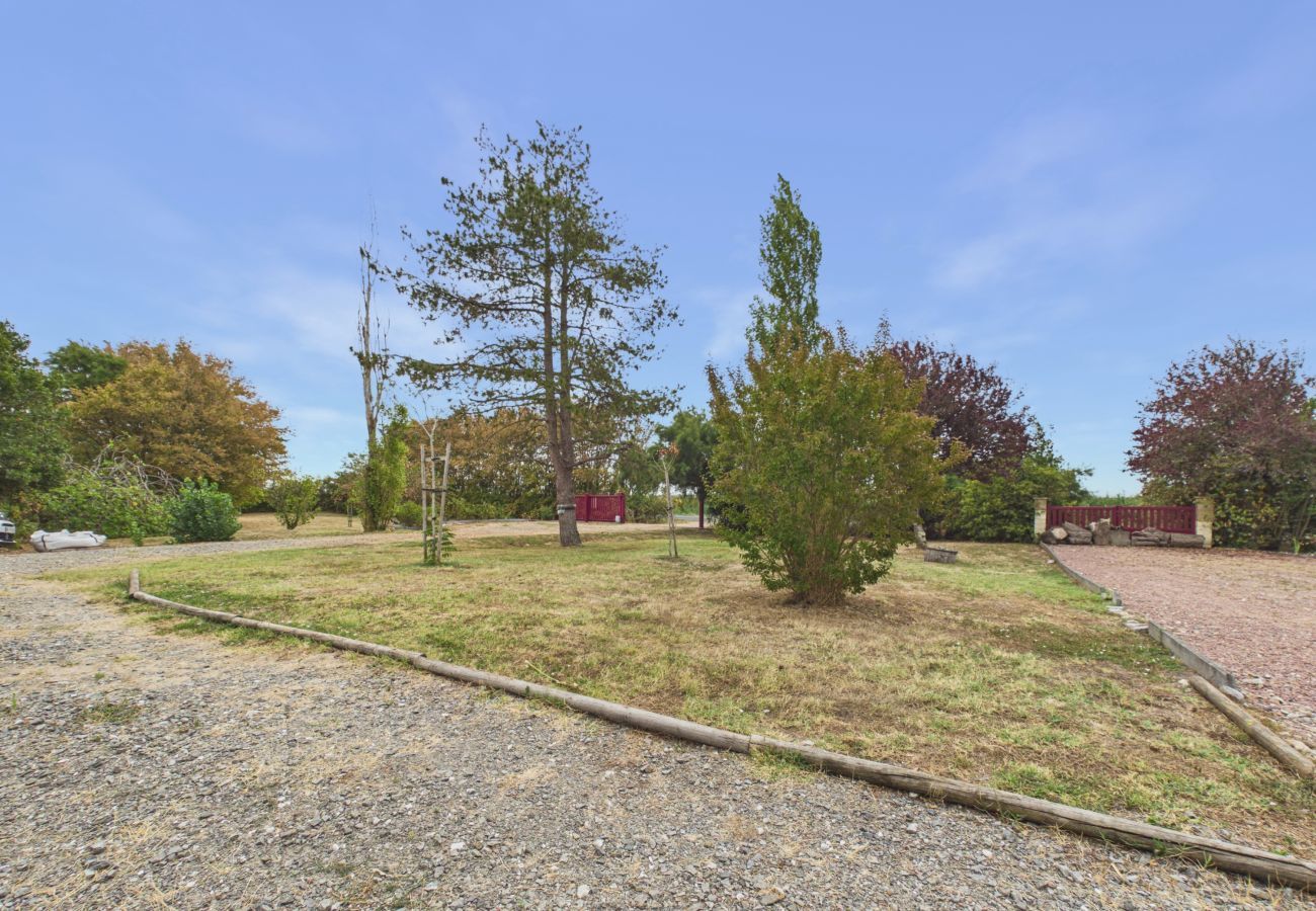 Ferienhaus in Angles - Haus mit Pool & großem Garten mit Blick auf Pferde