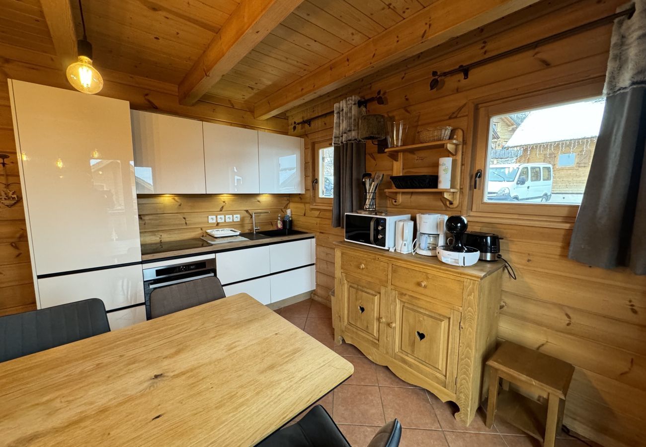Chalet in Le Dévoluy - 250 m zur Piste, Chalet für 10 & Gemeinschaftspool