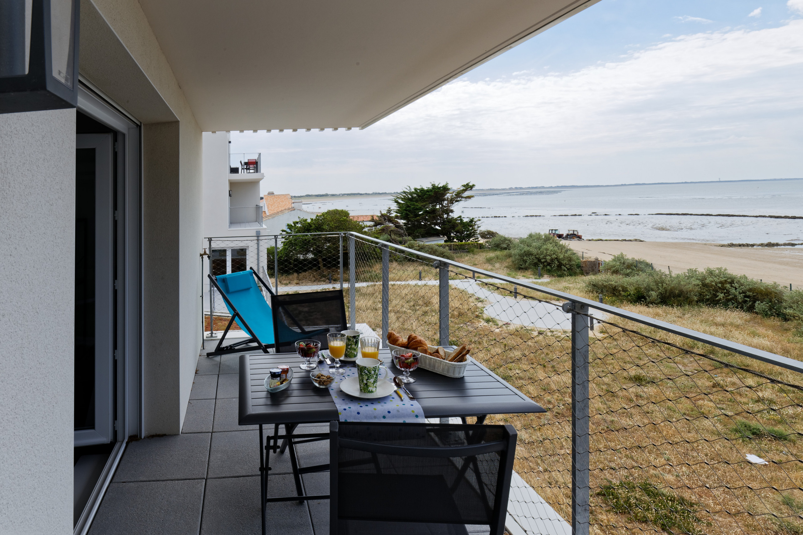  in La Guérinière - Facing the sea - 50 m from the  beach