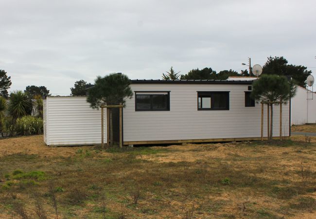 Chalet in St. Hilaire de Riez - Chalet for 6, estate with swimming pool Chalet in St. Hilaire de Riez - Chalet for 6, estate with swimming pool
