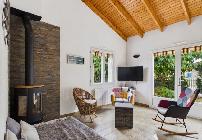 House in Bretignolles-sur-Mer - A house for 10 with garden near the sea 