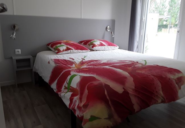 Chalet in St. Hilaire de Riez - Pretty chalet for 6, residence with swimming pool Chalet in St. Hilaire de Riez - Pretty chalet for 6, residence with swimming pool