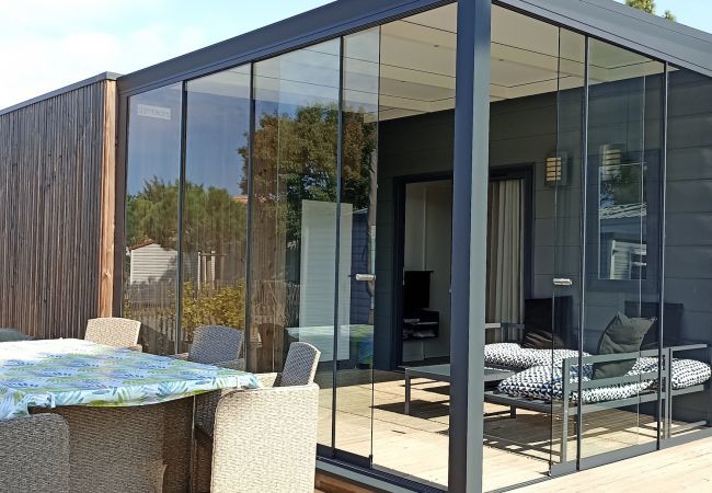 Chalet in St. Hilaire de Riez - Pretty chalet for 6, residence with swimming pool Chalet in St. Hilaire de Riez - Pretty chalet for 6, residence with swimming pool