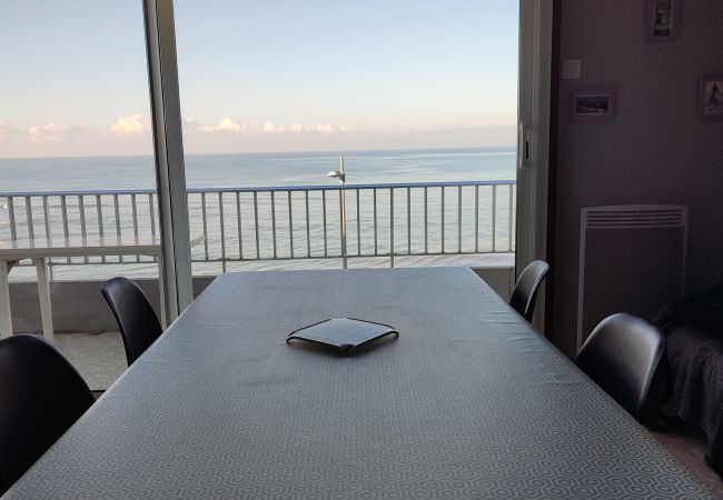 Studio in St. Hilaire de Riez - Apartment for 4, facing the  Studio in St. Hilaire de Riez - Apartment for 4, facing the