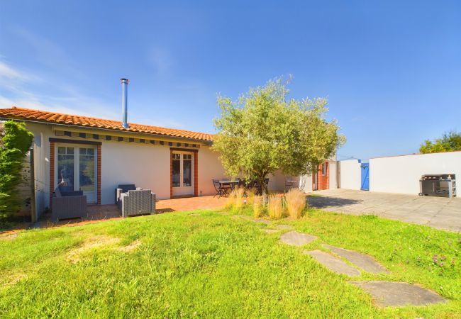 House in Brem-sur-Mer - Brem sur Mer - Large house for 9- 4 bedrooms House in Brem-sur-Mer - Brem sur Mer - Large house for 9- 4 bedrooms