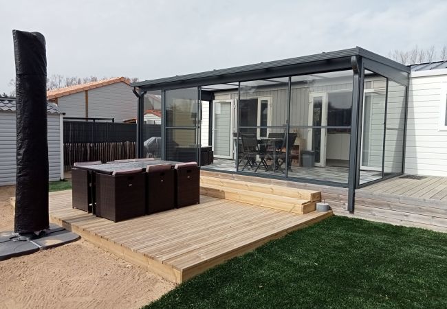Chalet in St. Hilaire de Riez - Residence with swimming pool, chalet for 6 Chalet in St. Hilaire de Riez - Residence with swimming pool, chalet for 6