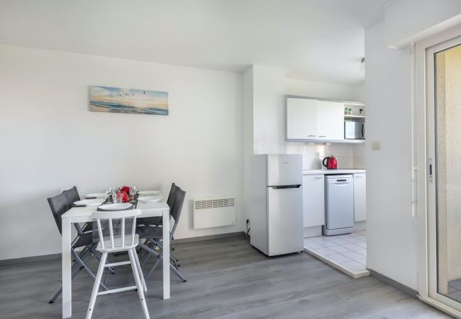 Apartment in Arzon - 600m from the beach - View of the port of Crouesty Apartment in Arzon - 600m from the beach - View of the port of Crouesty