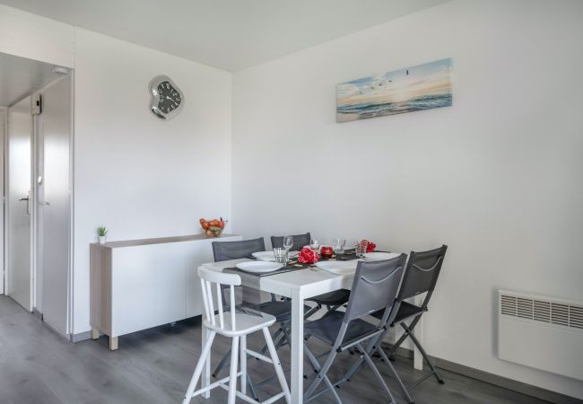 Apartment in Arzon - 600m from the beach - View of the port of Crouesty Apartment in Arzon - 600m from the beach - View of the port of Crouesty