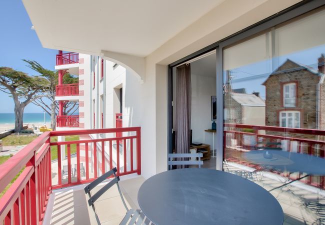 Apartment in Pléneuf-Val-André - 50m from the beach, seview flat for 6 Apartment in Pléneuf-Val-André - 50m from the beach, seview flat for 6