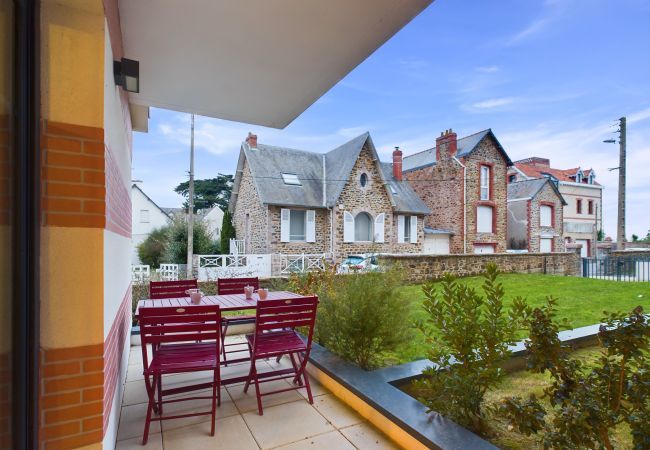 Apartment in Pléneuf-Val-André - 50m from the beach, nice flat for 6 Apartment in Pléneuf-Val-André - 50m from the beach, nice flat for 6