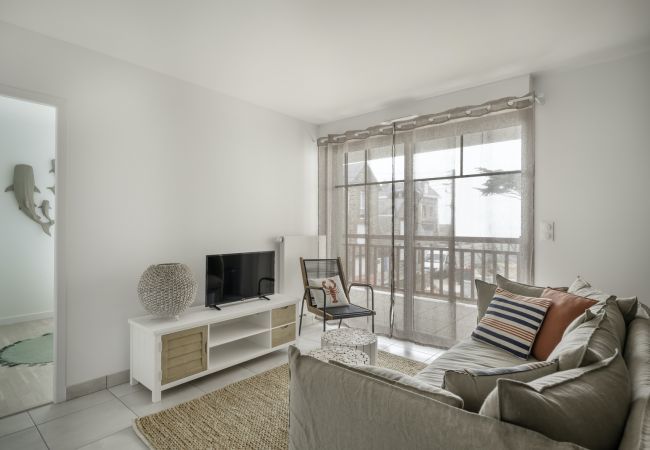 Apartment in Pléneuf-Val-André - Facing the sea, lovely flat for 6 Apartment in Pléneuf-Val-André - Facing the sea, lovely flat for 6