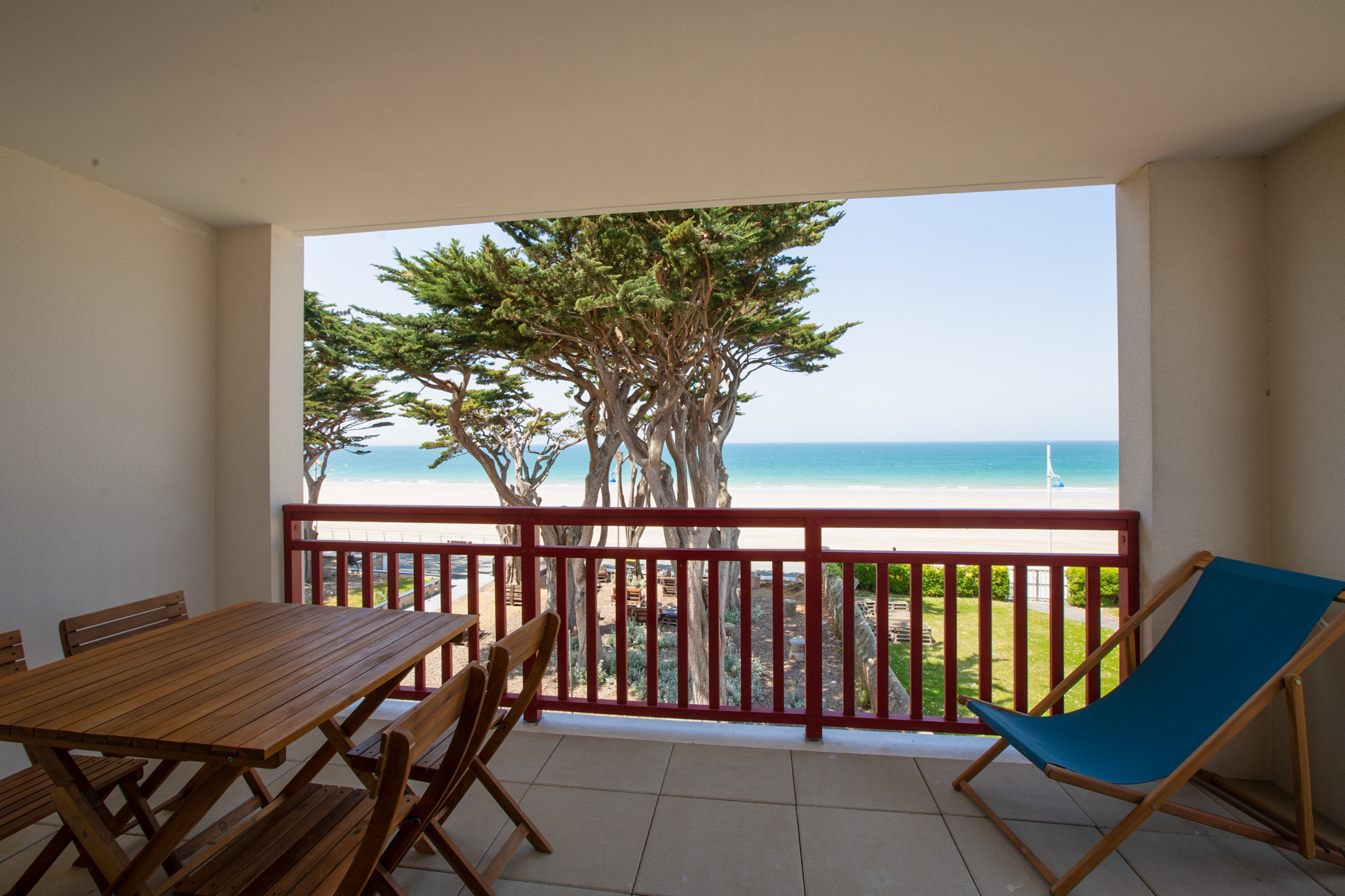  in Pléneuf-Val-André - Facing the sea, lovely flat for 8