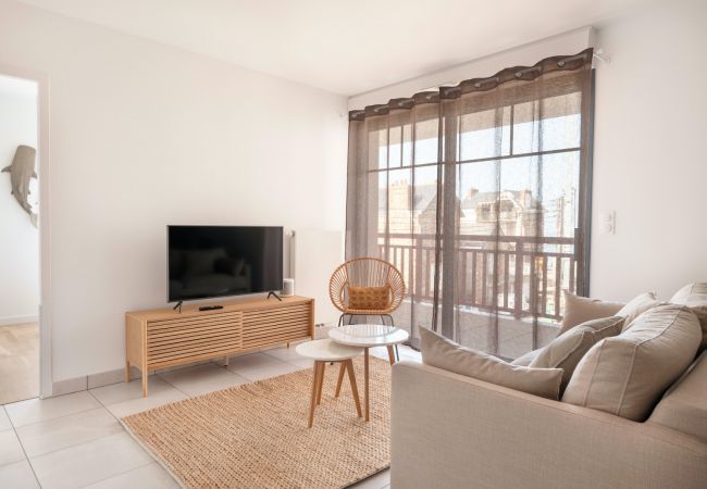 Apartment in Pléneuf-Val-André - Nice flat for 6, sea view, 50m from the beach Apartment in Pléneuf-Val-André - Nice flat for 6, sea view, 50m from the beach