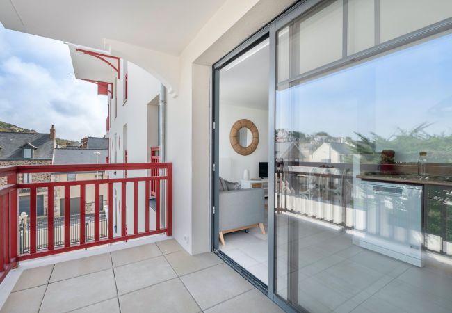 Apartment in Pléneuf-Val-André - For a pleasant stay by the sea for 4 people Apartment in Pléneuf-Val-André - For a pleasant stay by the sea for 4 people
