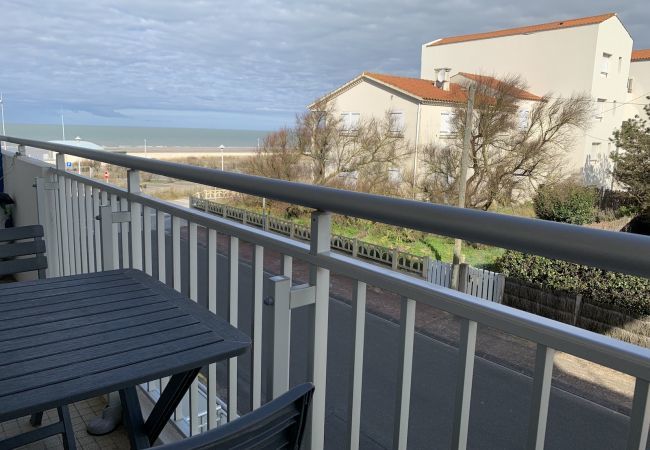 Apartment in Notre-Dame-de-Monts - 50m from the beach, flat for 4 Apartment in Notre-Dame-de-Monts - 50m from the beach, flat for 4