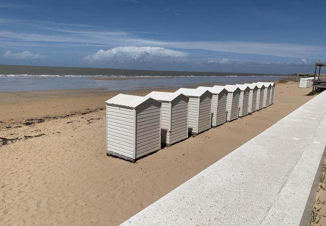 Apartment in Notre-Dame-de-Monts - 50m from the beach, flat for 4 Apartment in Notre-Dame-de-Monts - 50m from the beach, flat for 4