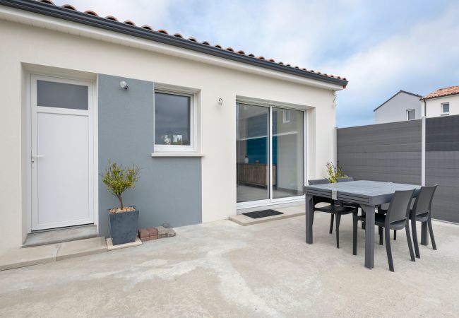 House in Saint-Michel-Chef-Chef - One-storey house for 7 people in Saint-Michel House in Saint-Michel-Chef-Chef - One-storey house for 7 people in Saint-Michel