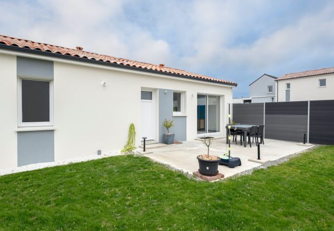 House in Saint-Michel-Chef-Chef - One-storey house for 7 people in Saint-Michel House in Saint-Michel-Chef-Chef - One-storey house for 7 people in Saint-Michel