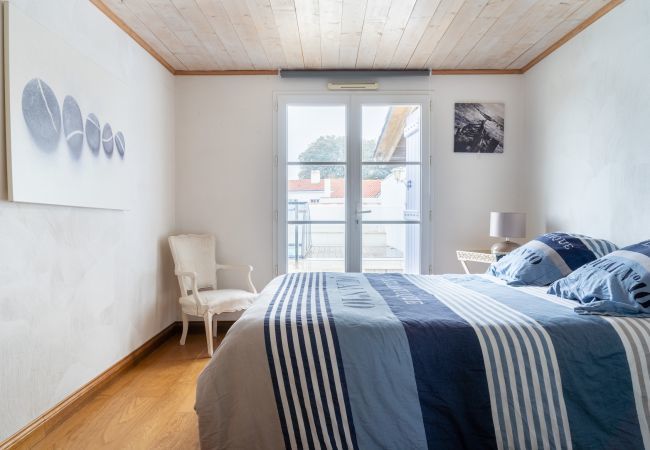 House in L'Epine - House for 6 - Pool - 750m from the beach House in L'Epine - House for 6 - Pool - 750m from the beach