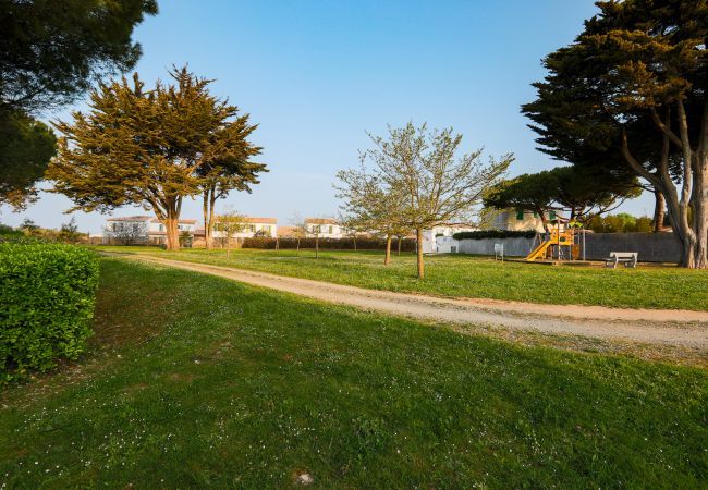 House in La Flotte - Nice house in a residence with swimming pool for 5 House in La Flotte - Nice house in a residence with swimming pool for 5