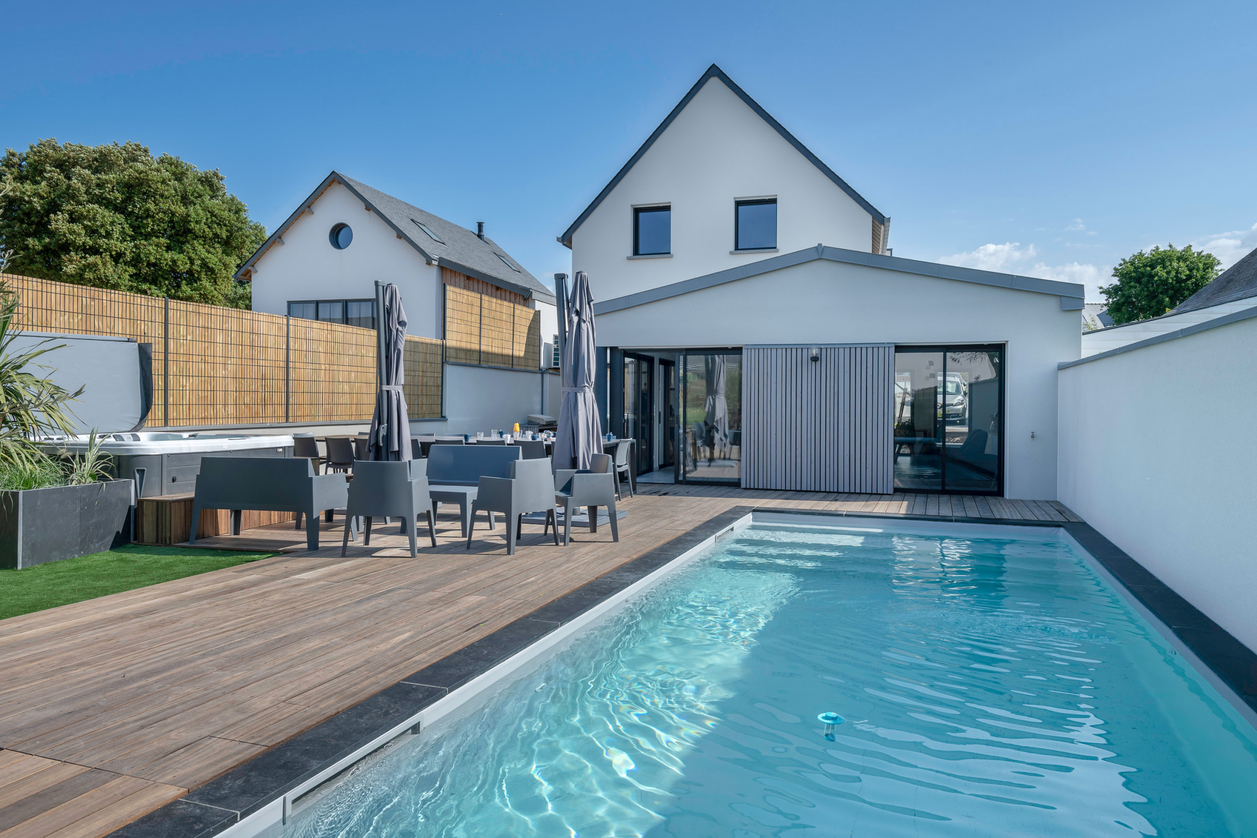  in Saint-Gildas-de-Rhuys - Modern house with pool for 15 - Center town