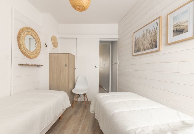 Apartment in Saint-Gilles-Croix-de-Vie - Seafront and ocean views - Stay for 4 Apartment in Saint-Gilles-Croix-de-Vie - Seafront and ocean views - Stay for 4