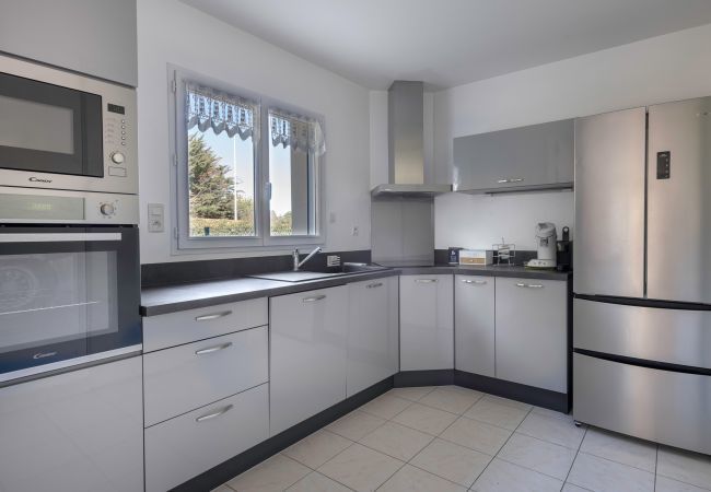 House in Saint-Gildas-de-Rhuys - House for 8 - Pool - 950m from the sea House in Saint-Gildas-de-Rhuys - House for 8 - Pool - 950m from the sea