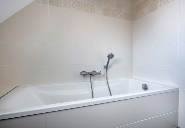 House in Arzon - 300m from the beach - Large terrace - Sleeps 8 House in Arzon - 300m from the beach - Large terrace - Sleeps 8