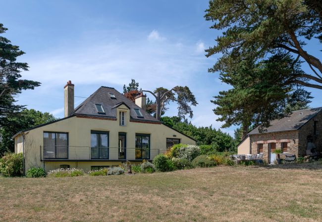 House in Arzon - Family house for 8 with views of the Gulf House in Arzon - Family house for 8 with views of the Gulf