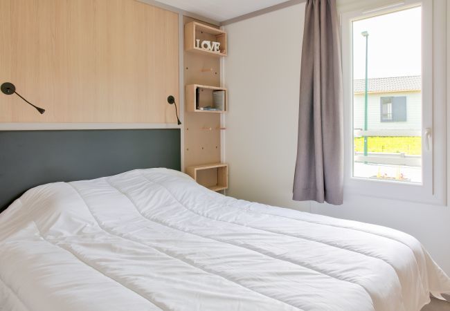 Chalet in Pont-l´Abbé - Cottage for 4 - Residence with pool Chalet in Pont-l´Abbé - Cottage for 4 - Residence with pool