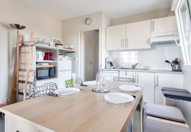 Apartment in Saint-Gilles-Croix-de-Vie - Flat for 4 with sea view and balcony Apartment in Saint-Gilles-Croix-de-Vie - Flat for 4 with sea view and balcony