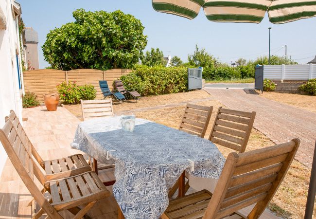 House in Penmarch - Large family home with garden- For 10