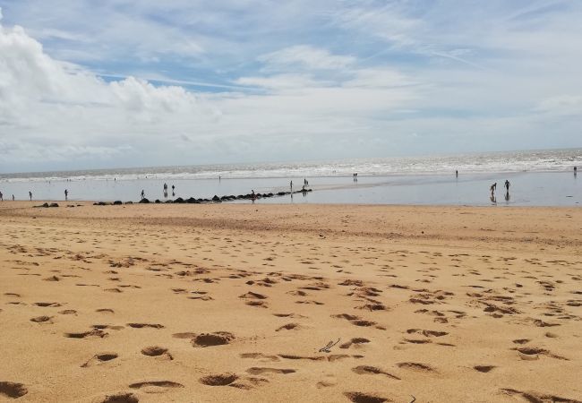 Apartment in St. Hilaire de Riez - 100m from Mouettes beach, flat for 4 Apartment in St. Hilaire de Riez - 100m from Mouettes beach, flat for 4