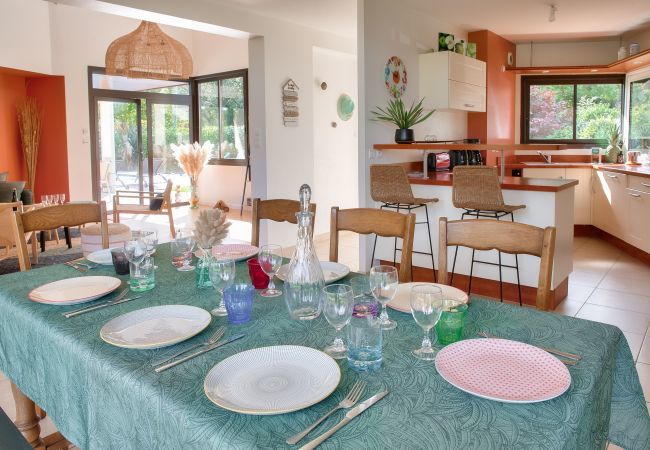 House in Fouesnant - Garden and pool - 1km from beach- For 8 House in Fouesnant - Garden and pool - 1km from beach- For 8