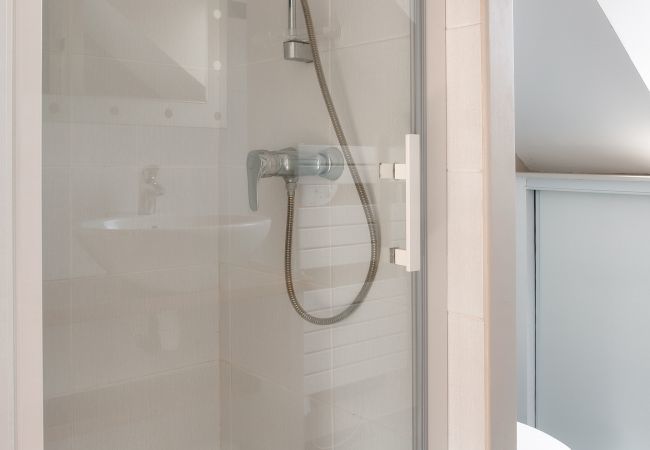 House in Fouesnant - Garden and pool - 1km from beach- For 8 House in Fouesnant - Garden and pool - 1km from beach- For 8