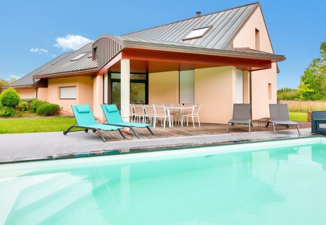 House in Fouesnant - Garden and pool - 1km from beach- For 8 House in Fouesnant - Garden and pool - 1km from beach- For 8