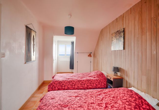 House in Loctudy - Direct access to the beach - House for 11 House in Loctudy - Direct access to the beach - House for 11